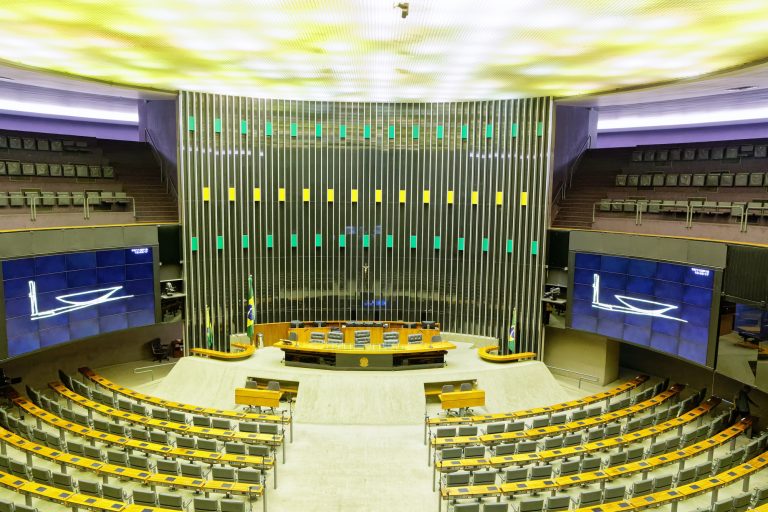 Nova regra sobre venda de imóvel sujeito a bloqueio judicial é aprovada pela Câmara dos Deputados.